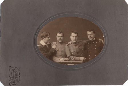 Групповое фото студентов Санкт-Петербуржского Политехнического института и офицеров.