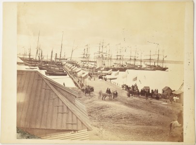 Фотография вида торговой пристани.