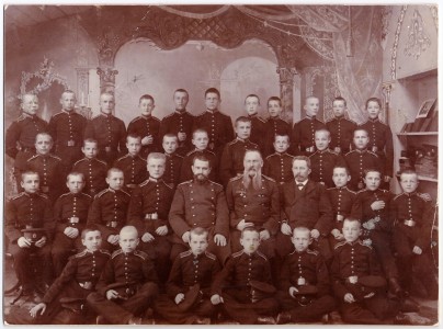 Групповое фото кадет и воспитателей Псковского Кадетского Корпуса, Российская Империя.