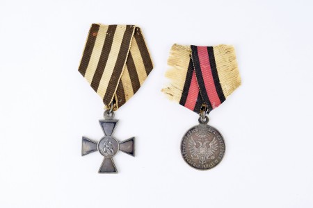 Комплект  Георгиевский крест без степени и Медаль «За усмирение Венгрии и Трансильвании».