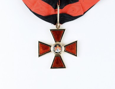 Знак ордена Святого Князя Владимира 3 степени с лентой.