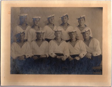 Групповое фото курсантов учебного отряда подводного плавания имени Кирова.