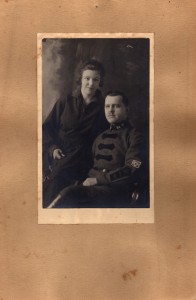 Фотография командира красной армии в чине начальника дивизии, с супругой.