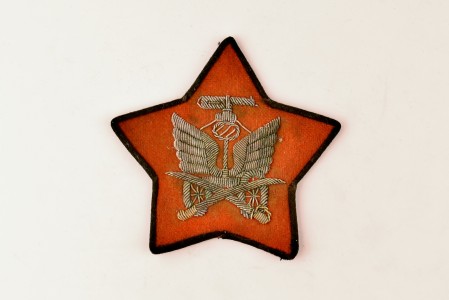 Нашивка с символикой бронетанковых войск.