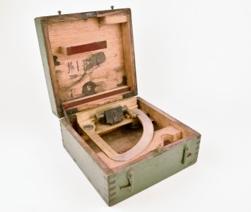 Квадрант артиллерийский в деревянной коробке, 1904 г.