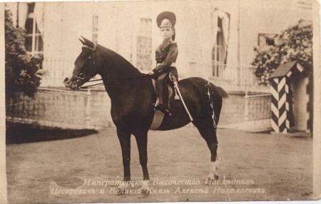 Фотооткрытка Цесаревича Алексея в форме Лейб-Гвардии Конно-Гренадерского полка на коне.