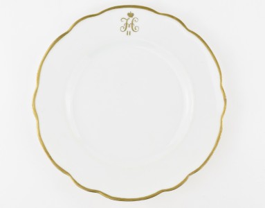 Дворцовая тарелка с вензелем Николая II.