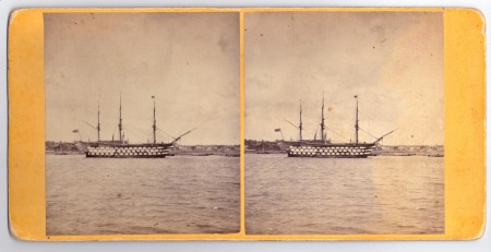 Карточка для стереоскопа с изображением английского стопушечного корабля "Виктория" на портсмутском рейде.