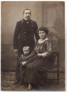 Фотография чиновника с семьей, Россия.