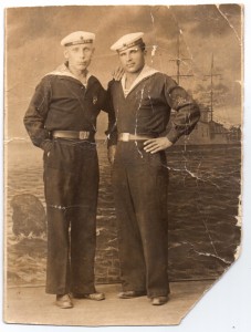 Фотография с двумя Советскими матросами.