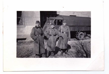 Фото с немецкими военнослужащими.