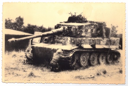 Фото немецкого солдата с танком.