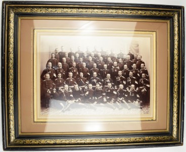 Групповое фото Унтер-офицеров Гвардии с наградами, знаками "за отличную стрельбу" и нашивками за сверхсрочную службу.