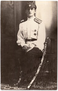 Фото офицера Белой Армии Конно-Артиллериста, капитана Грюнера Александра Евгеньевича с дарственной надписью, 1923 год.