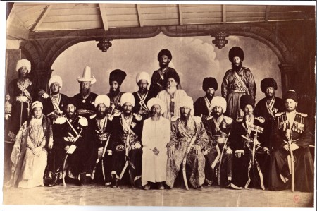 Групповое фото казаков, офицеров и нижних чинов национальных кавказских воинских частей, Баку, 1888 год.