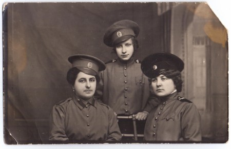 Фото нижних чинов Ударного женского батальона смерти Марии Бочкаревой(?), 1917 год.