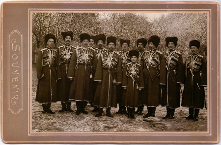 Фото Императора Николая II с Цесаревичем Алексеем среди казаков собственного Е.И.В. Конвоя.