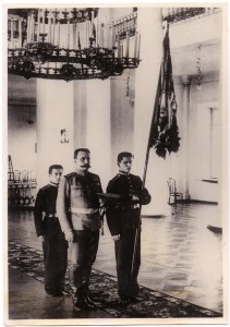 Фото знаменной группы Орловского Бахтина кадетского корпуса, 1939 год, Париж, эмиграция.
